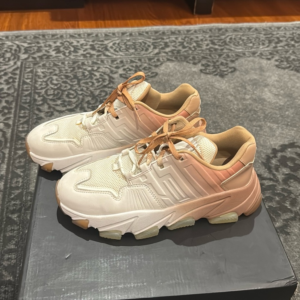 Pair of Ombré Ash Woman’s Sneakers